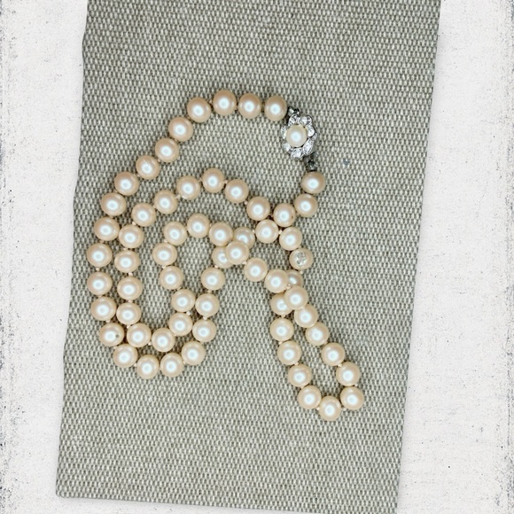 5197. Vintage Ivory Glass Faux Pearls - Picture 5 of 5